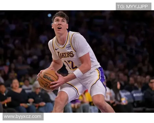 热火与湖人对决莫里斯表现抢眼引发球迷热议